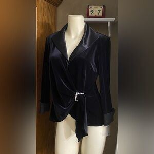 J.R. Nites Black Velvet With Satin Trim Blouse. Rhinstone Buckle. Women’s size 8